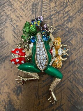 VTG CARA Rhinestone Enamel Brooch Pin